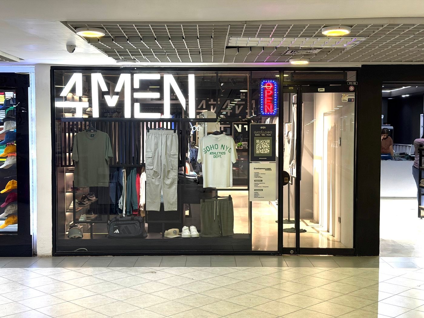 Fachada de la tienda 4men en C.C. Lago Mall, Maracaibo